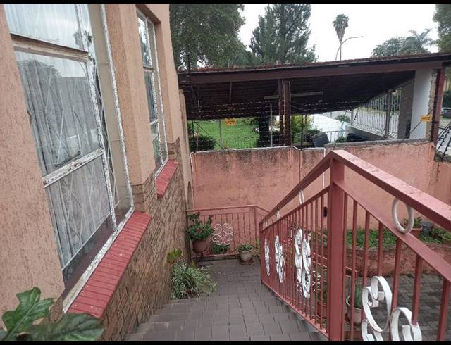 4 BEDROOM HOUSE FOR SALE IN BEZUIDENHOUT VALLEY